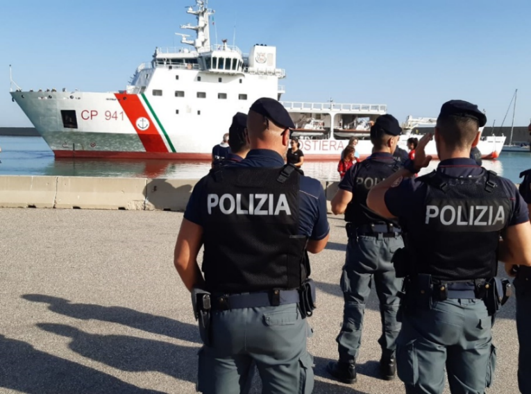 Crotone. Sbarco di migranti del 2 febbraio: la polizia ferma due presunti scafisti