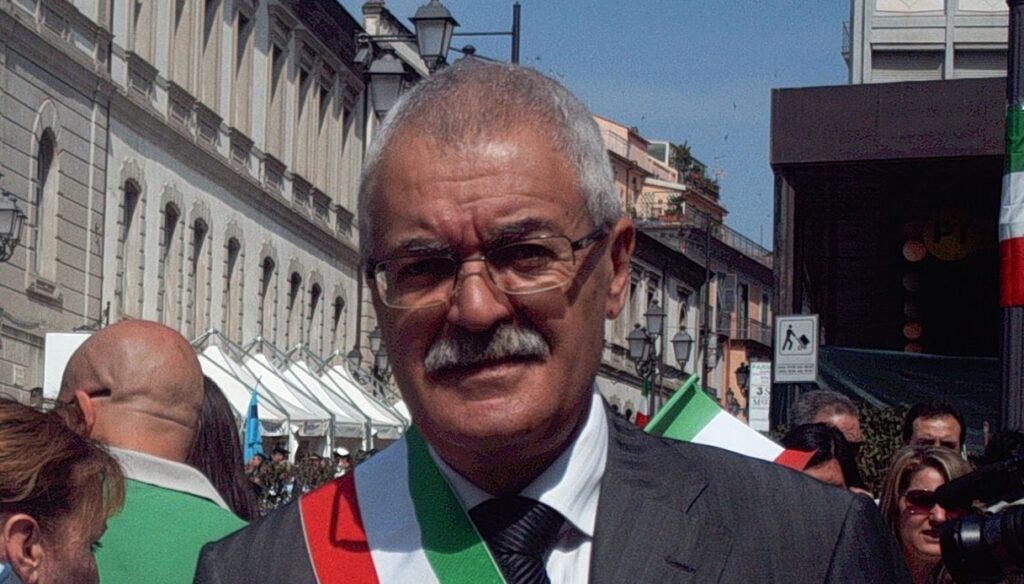 Scambio elettorale politico-mafioso: sindaco di Badolato risponde al Gip