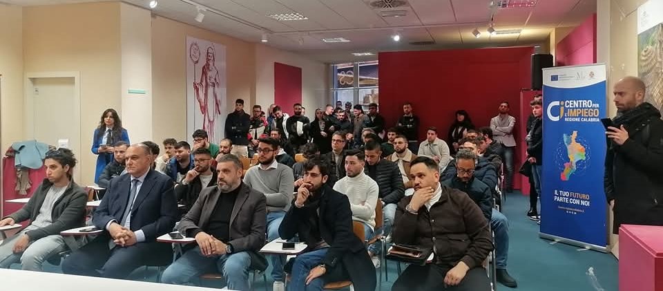 Oltre 300 candidature al Recruiting Day alla Cittadella di Catanzaro per gli hangar Ryanair