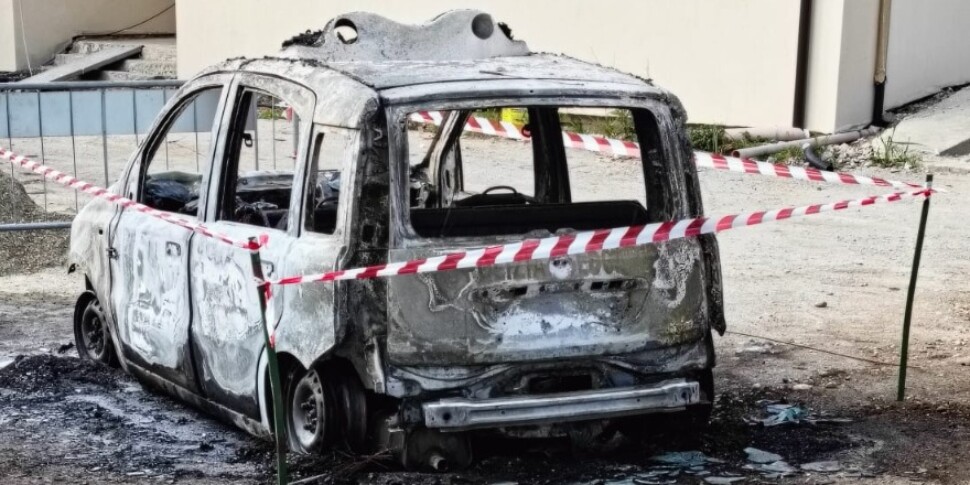 San Lorenzo del Vallo: incendiata auto della Polizia municipale