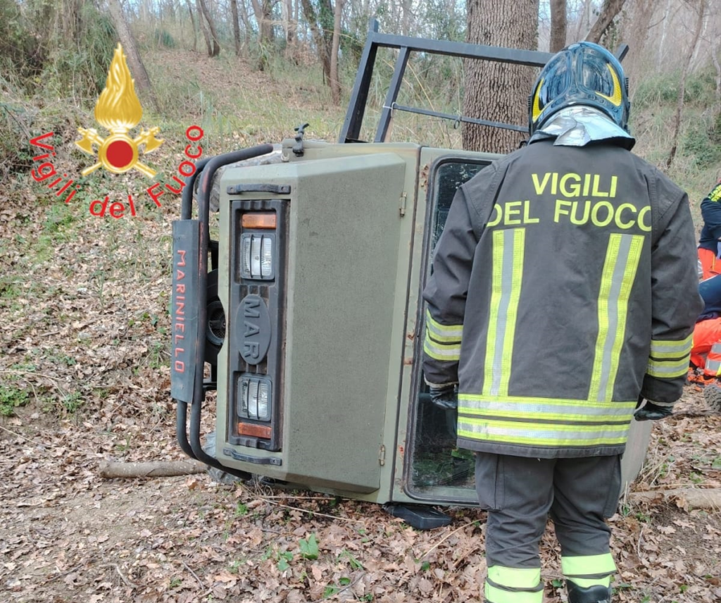 Cetraro. Si ribalta mezzo agricolo: 49enne rimane incastrato con una gamba