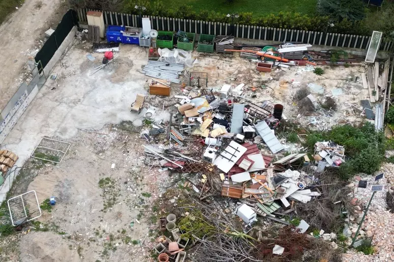 Crotone. Scoperta e Sequestrata una discarica abusiva: una denuncia