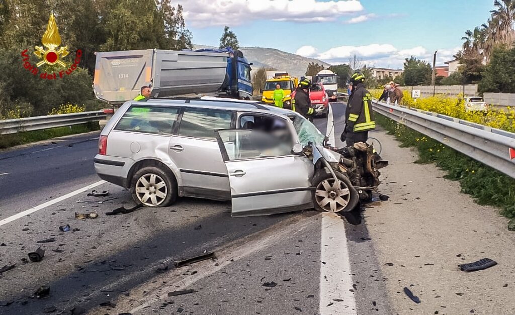 Incidente sulla Ss106 a Villapiana: un morto e un ferito